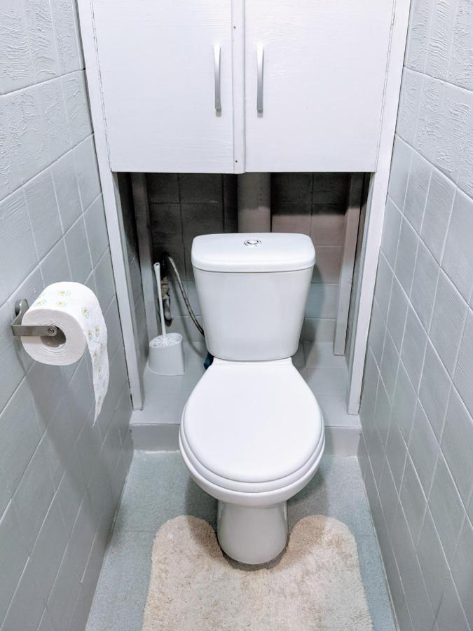 Entire 2-Bedroom Authentic Flat Киев Экстерьер фото