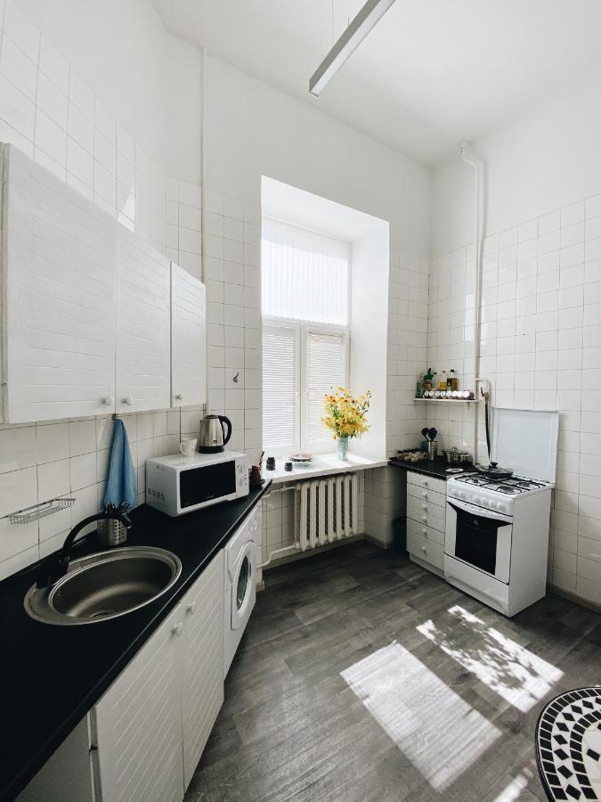 Entire 2-Bedroom Authentic Flat Киев Экстерьер фото